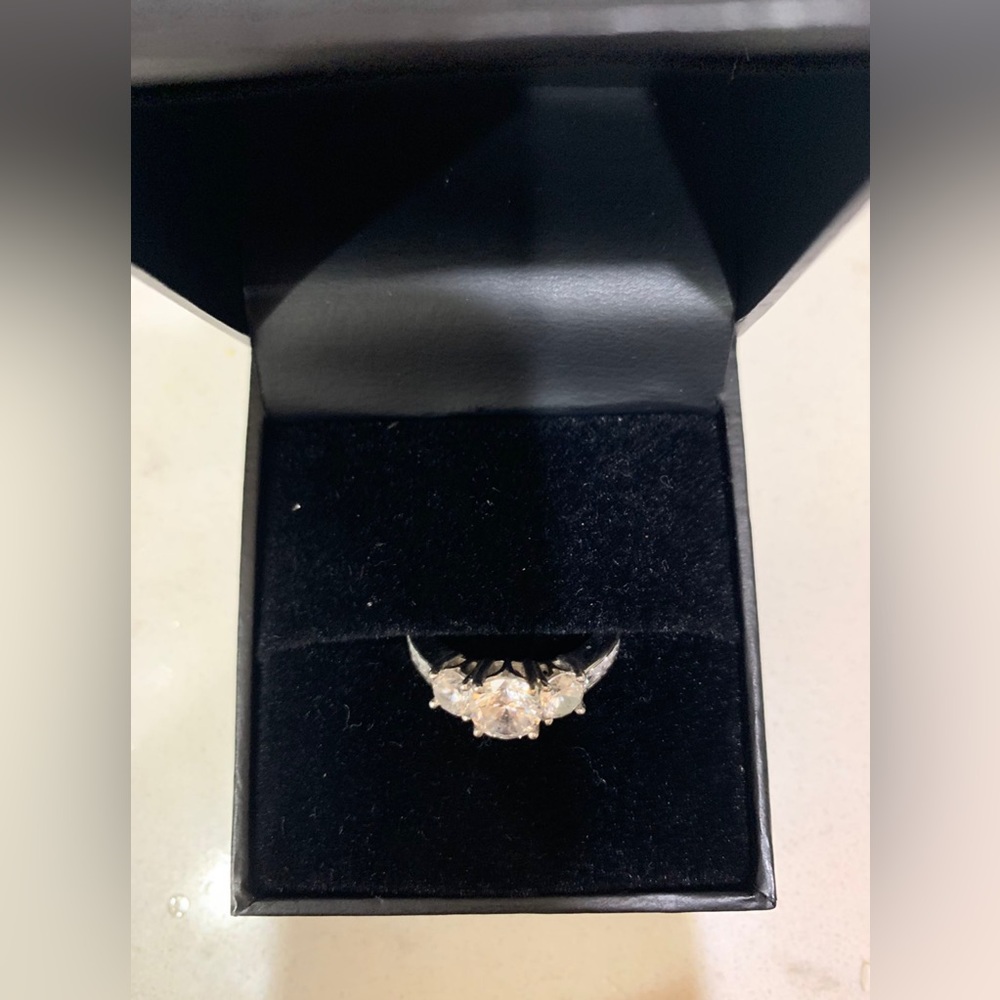 DiamonArt Cubic Zirconia sterling silver 3-stone ring size 6